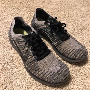 NIKE Free Run Flyknit